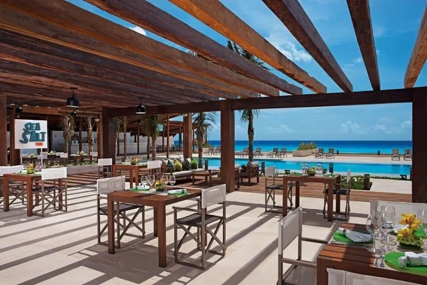 https://www.islandlifemexico.com/wp-content/uploads/2021/08/cancun-resorts-secrets-the-vine-4.jpg.webp