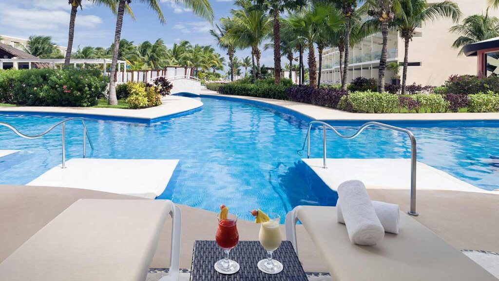 Azul Beach Resort Riviera Cancun swim out rooms