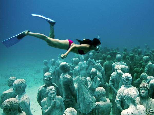 Human sculptures in the 